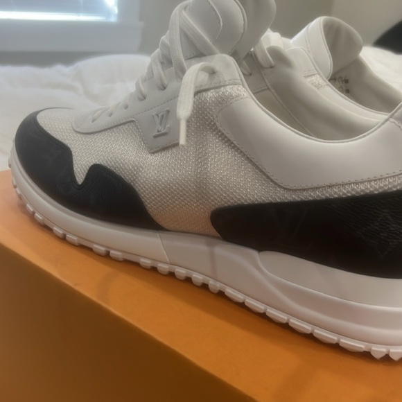 Louis Vuitton Run Away 9.5 - Picture 3 of 5